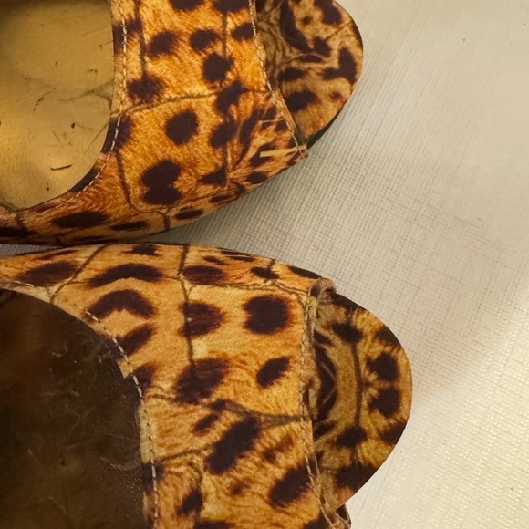 Nine West Leopard Print Peep Toe Heels Size 6 Fast Shipping - Picture 13 of 13